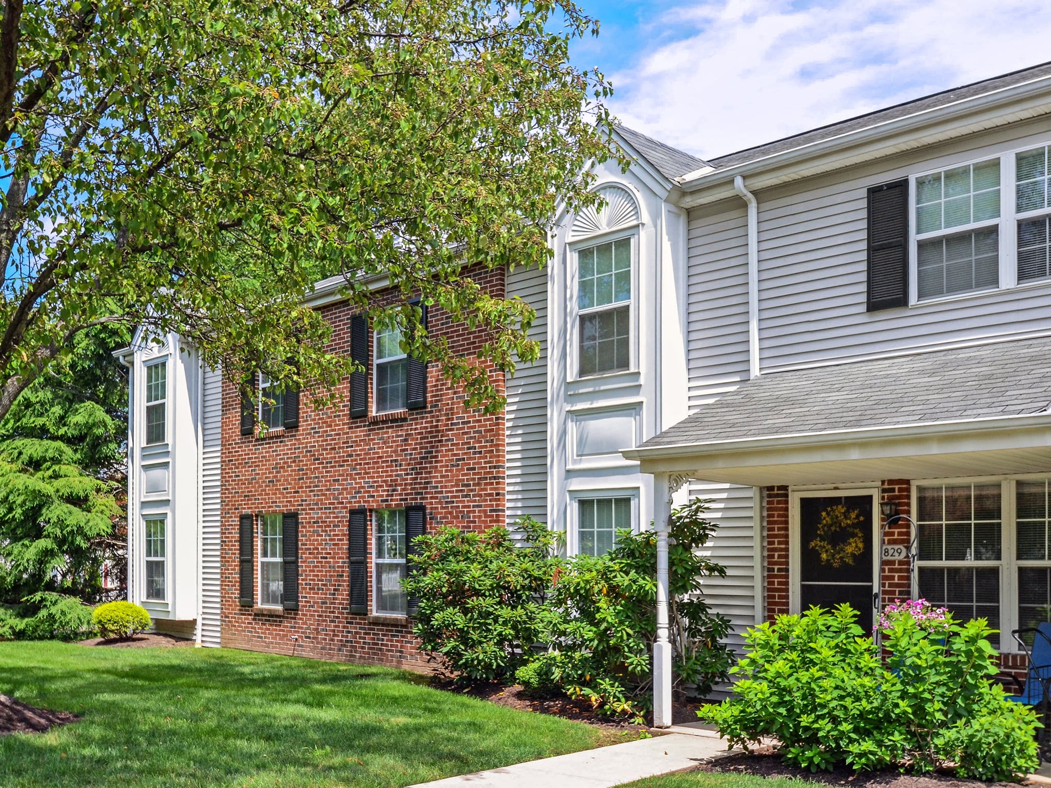 Westridge Gardens Luxury Rental Apartments, 909 Westridge Gardens Lane